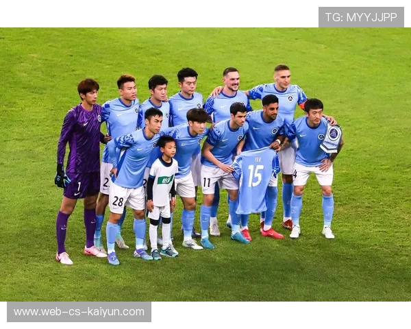 主场作战的球队击败了对手，喜迎胜利，主场作战下一句是啥