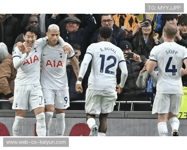 孙兴慜在禁区内劲射破门，热刺再添胜利