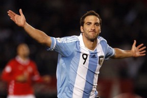 爵士主场战绩提升观众数量增长，爵士目前战绩