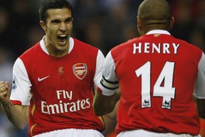 苏炳添参与科技团队共同研发训练仪，苏炳添试训