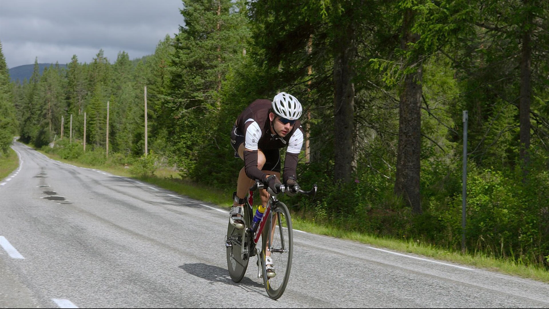 高校篮球引进先进训练理念促进技术创新，篮球人才培养方案